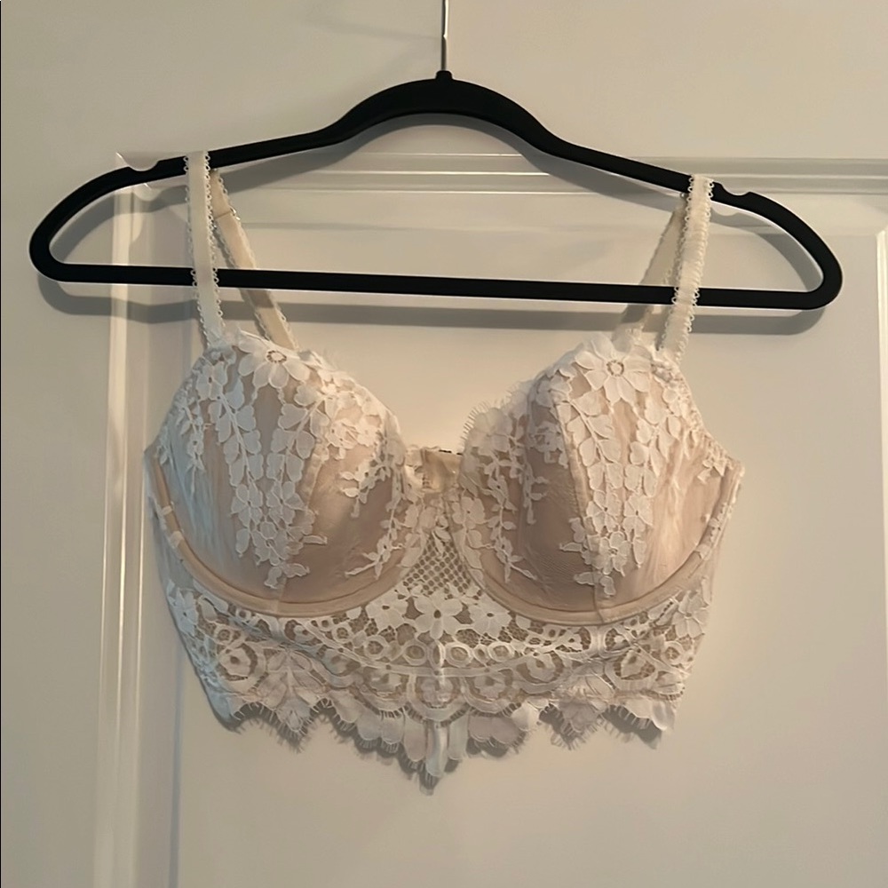 Victoria's Secret Cream Lace Bra with Adjustable Straps